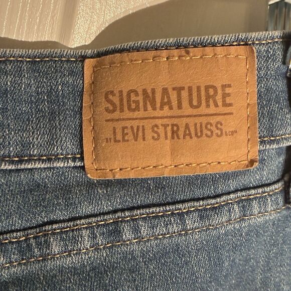 Levi Strauss Signature Women's Mid Rise Skinny Blue Jeans Size 18M - Picture 6 of 13